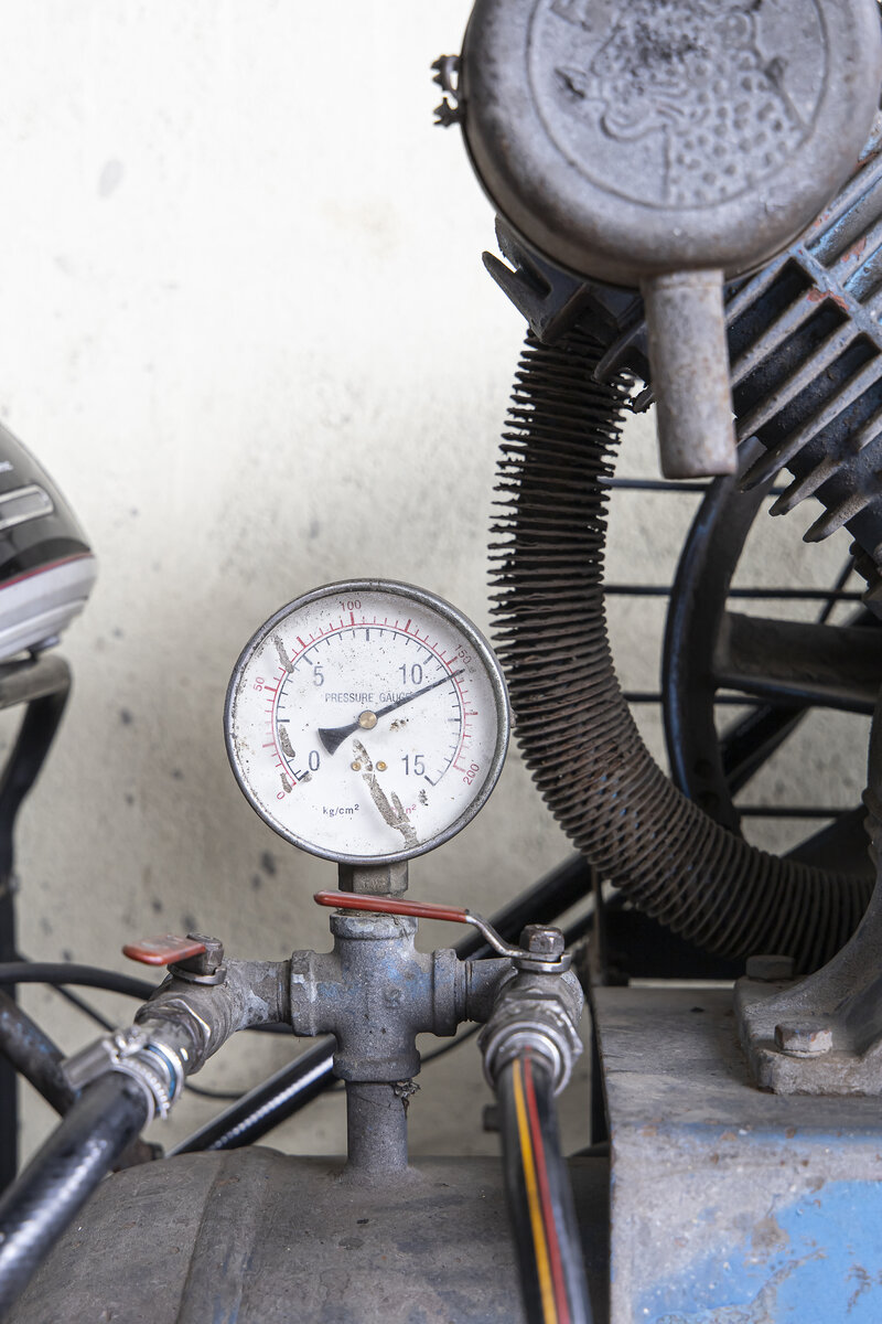 Piston compressor air leaking when stopped troubleshooting