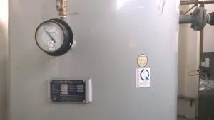 Air receiver with pressure gauge